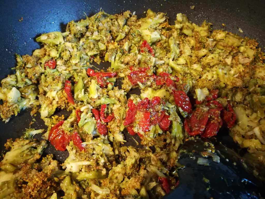 Pasta al forno con broccoli vegan - Sugo