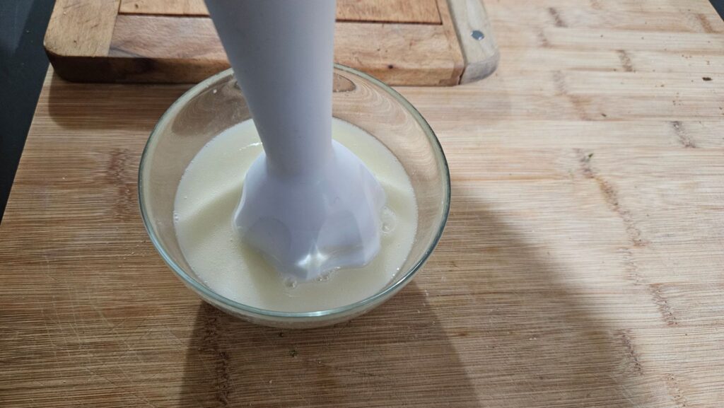 Crema lucidante e nutriente per il legno fai da te - Frullatore ad immersione