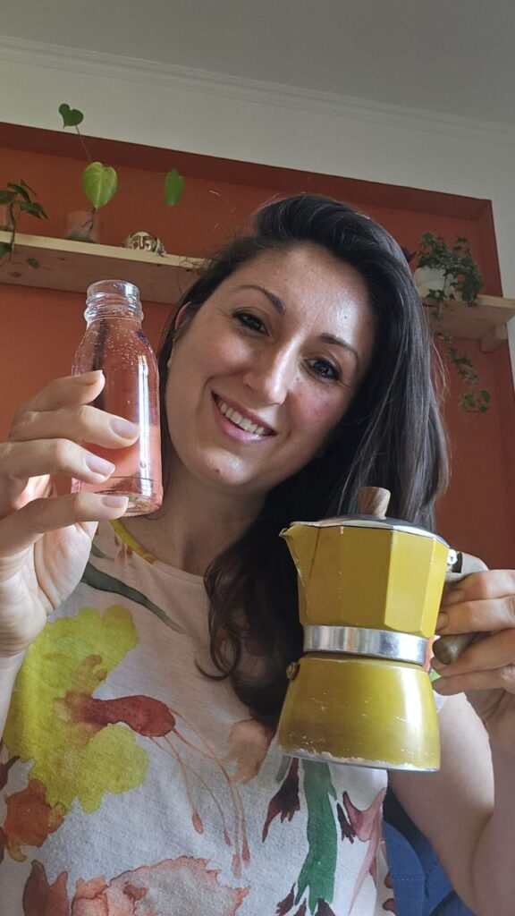 Acqua di Rose con il metodo della Caffettiera: Infusotto di Lucia Cuffaro