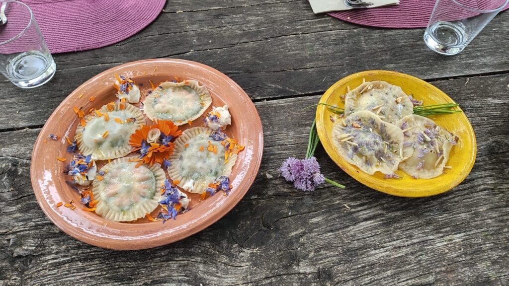 pasta fresca con fiori ed erbe spontanee - Piatti pasta fresca con fiori ed erbe spontanee - Piatti